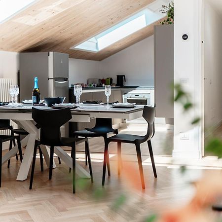 Attic 64 - The House Of Travelers Lejlighed Como Eksteriør billede