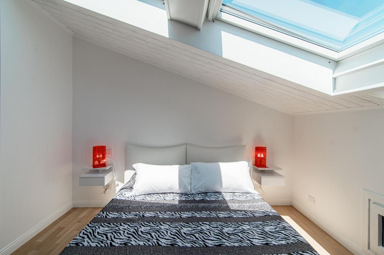 Attic 64 - The House Of Travelers Lejlighed Como Eksteriør billede