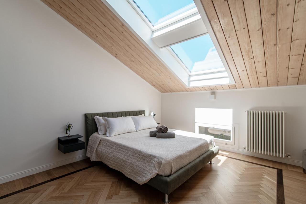 Attic 64 - The House Of Travelers Lejlighed Como Eksteriør billede